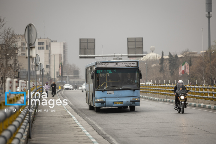 قلب تهران زیر بمباران هم می‌تپد