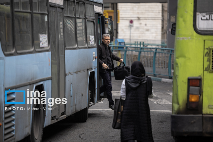 قلب تهران زیر بمباران هم می‌تپد