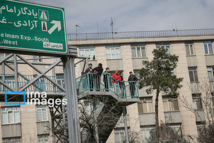 قلب تهران زیر بمباران هم می‌تپد