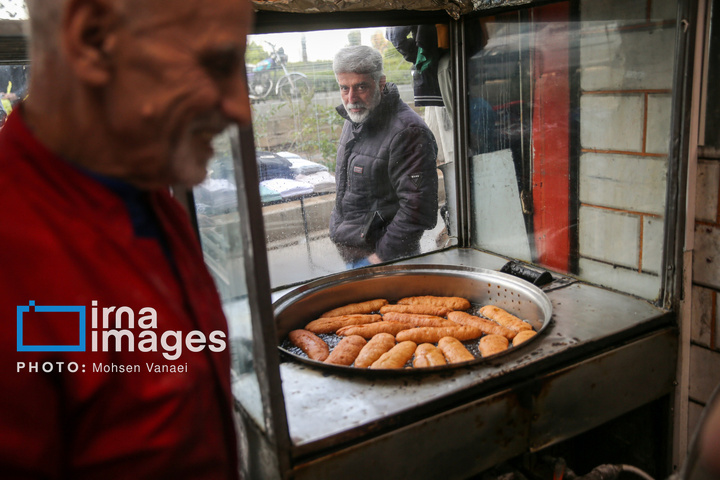 قلب تهران زیر بمباران هم می‌تپد