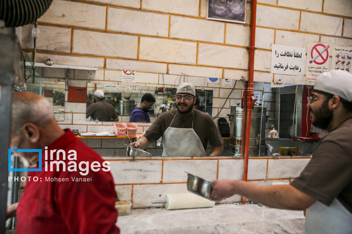 قلب تهران زیر بمباران هم می‌تپد