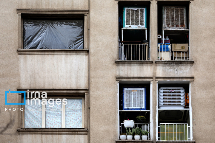 زندگی پشت پنجره‌های شکسته