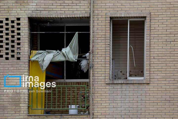 زندگی پشت پنجره‌های شکسته