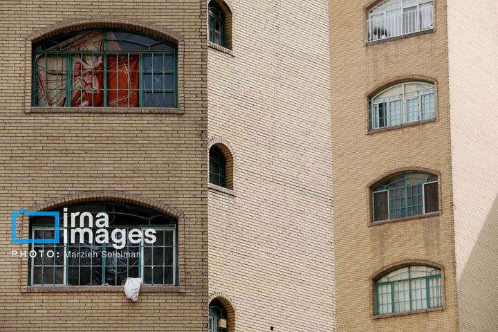 زندگی پشت پنجره‌های شکسته