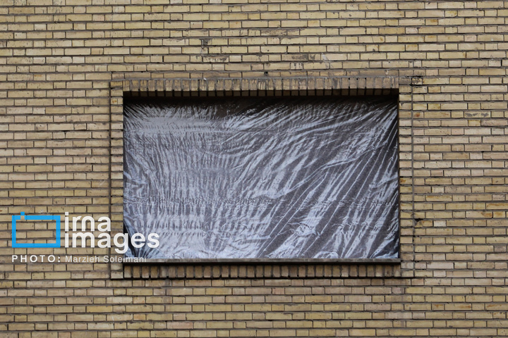 زندگی پشت پنجره‌های شکسته