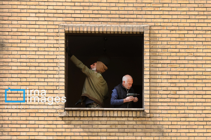 زندگی پشت پنجره‌های شکسته