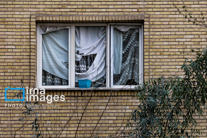 زندگی پشت پنجره‌های شکسته