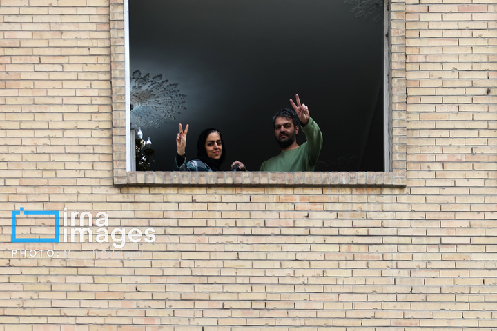 زندگی پشت پنجره‌های شکسته