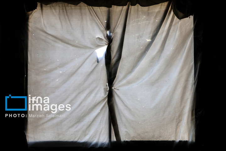 زندگی پشت پنجره‌های شکسته