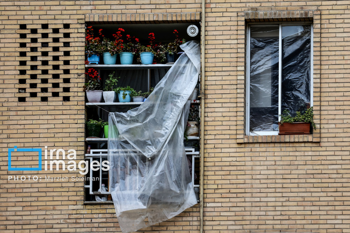 زندگی پشت پنجره‌های شکسته