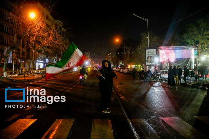 سوگواری برای رهبر شهید و بیعت با رهبر جدید در دانشگاه تهران