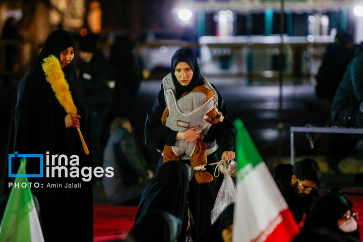 سوگواری برای رهبر شهید و بیعت با رهبر جدید در دانشگاه تهران