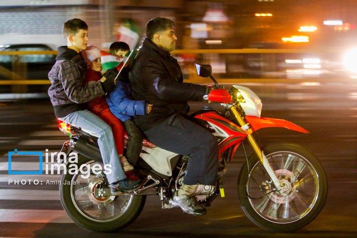 سوگواری برای رهبر شهید و بیعت با رهبر جدید در دانشگاه تهران