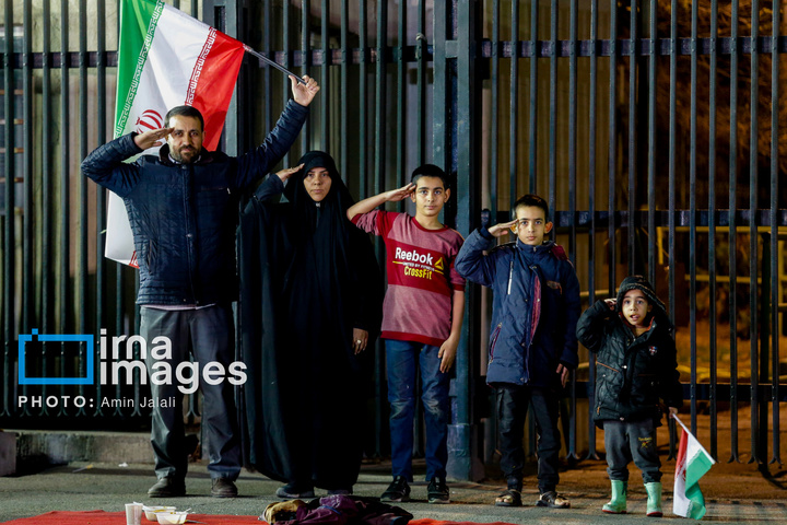 سوگواری برای رهبر شهید و بیعت با رهبر جدید در دانشگاه تهران