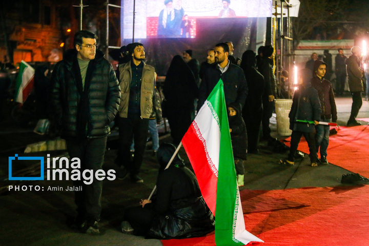 سوگواری برای رهبر شهید و بیعت با رهبر جدید در دانشگاه تهران