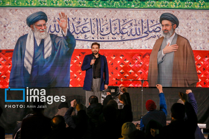 سوگواری برای رهبر شهید و بیعت با رهبر جدید در دانشگاه تهران