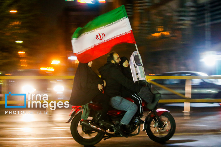 سوگواری برای رهبر شهید و بیعت با رهبر جدید در دانشگاه تهران