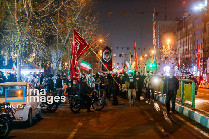 سوگواری برای رهبر شهید و بیعت با رهبر جدید در دانشگاه تهران