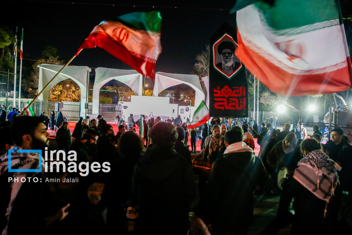 سوگواری برای رهبر شهید و بیعت با رهبر جدید در دانشگاه تهران