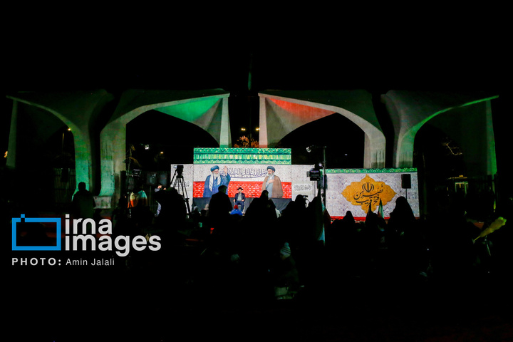 سوگواری برای رهبر شهید و بیعت با رهبر جدید در دانشگاه تهران