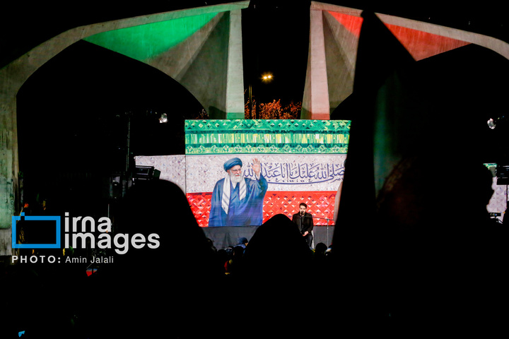 سوگواری برای رهبر شهید و بیعت با رهبر جدید در دانشگاه تهران