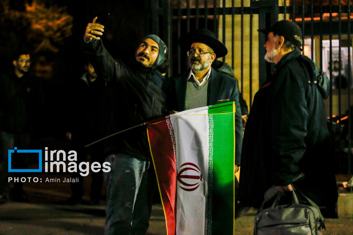 سوگواری برای رهبر شهید و بیعت با رهبر جدید در دانشگاه تهران