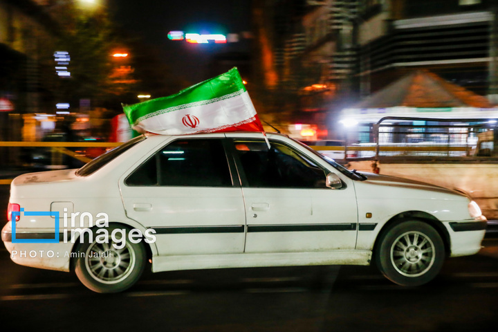 سوگواری برای رهبر شهید و بیعت با رهبر جدید در دانشگاه تهران