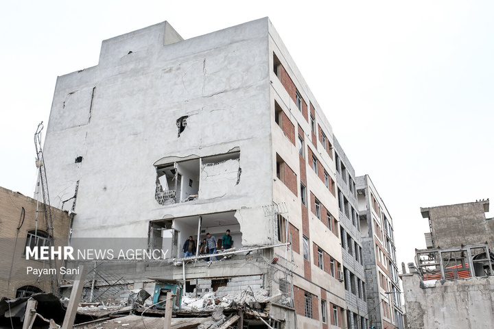 آثار تجاوز به مناطق مسکونی تهران