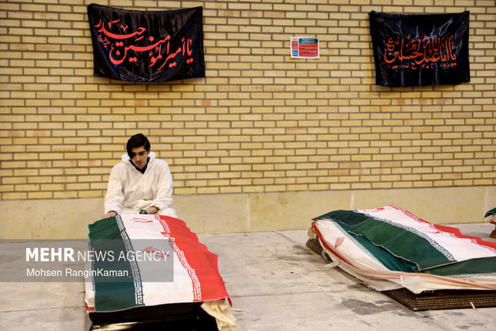 ورود پیکر شهدای ناو دنا به معراج شهدا بهشت زهرا