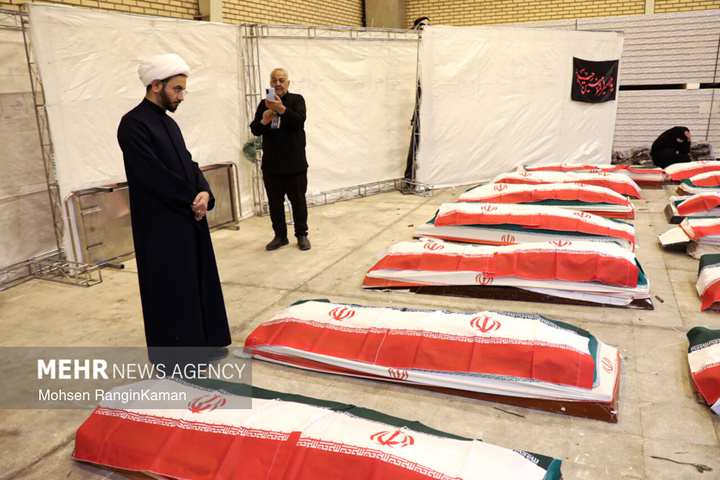 ورود پیکر شهدای ناو دنا به معراج شهدا بهشت زهرا