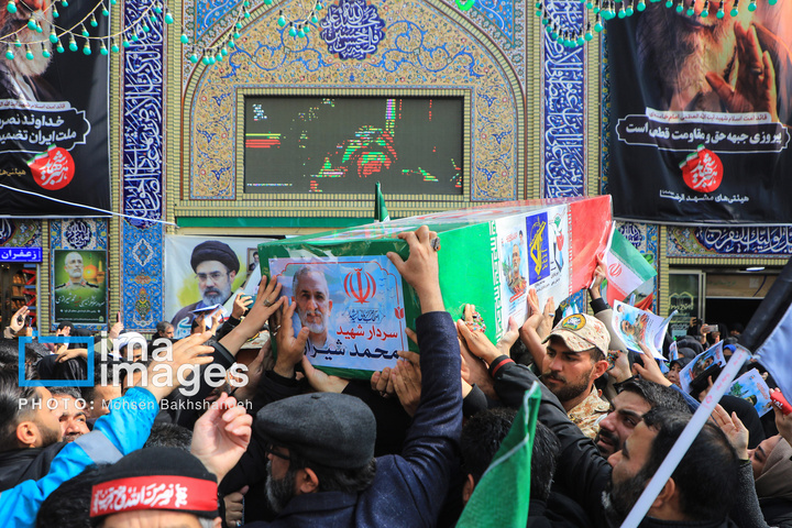 تشییع پیکر شهدای حمله به بیت رهبری در مشهد