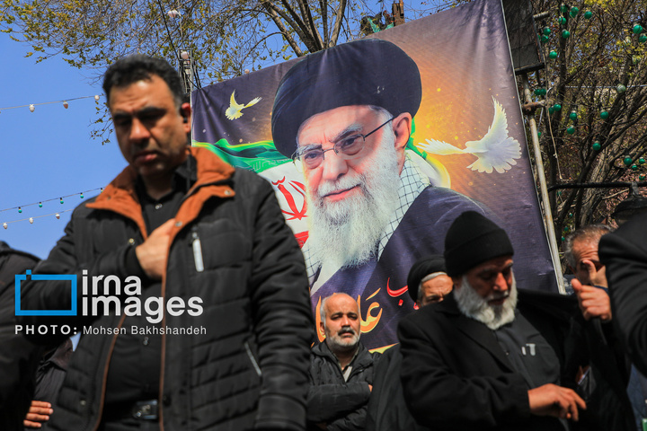 تشییع پیکر شهدای حمله به بیت رهبری در مشهد