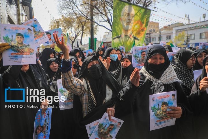 تشییع پیکر شهدای حمله به بیت رهبری در مشهد