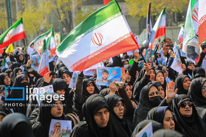 تشییع پیکر شهدای حمله به بیت رهبری در مشهد