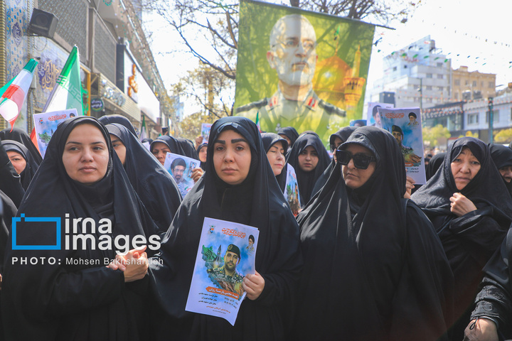 تشییع پیکر شهدای حمله به بیت رهبری در مشهد