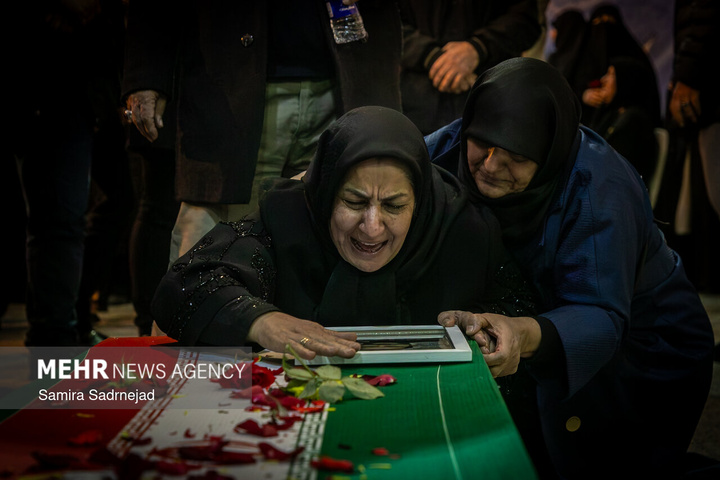 قطعه ۴۲ بهشت زهرا مراسم وداع با پیکر شهدا