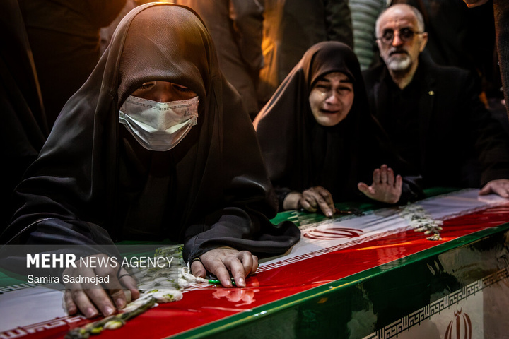 قطعه ۴۲ بهشت زهرا مراسم وداع با پیکر شهدا