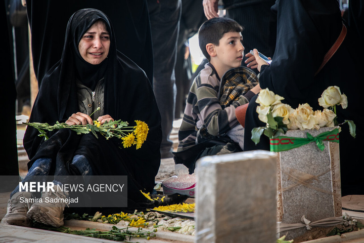 قطعه ۴۲ بهشت زهرا مراسم وداع با پیکر شهدا