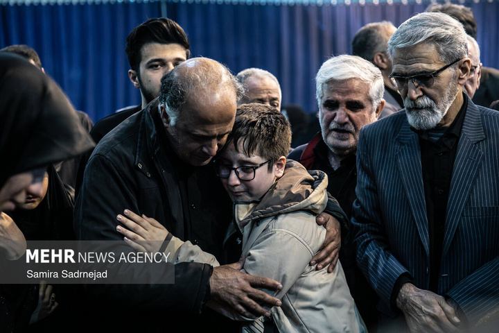 قطعه ۴۲ بهشت زهرا مراسم وداع با پیکر شهدا