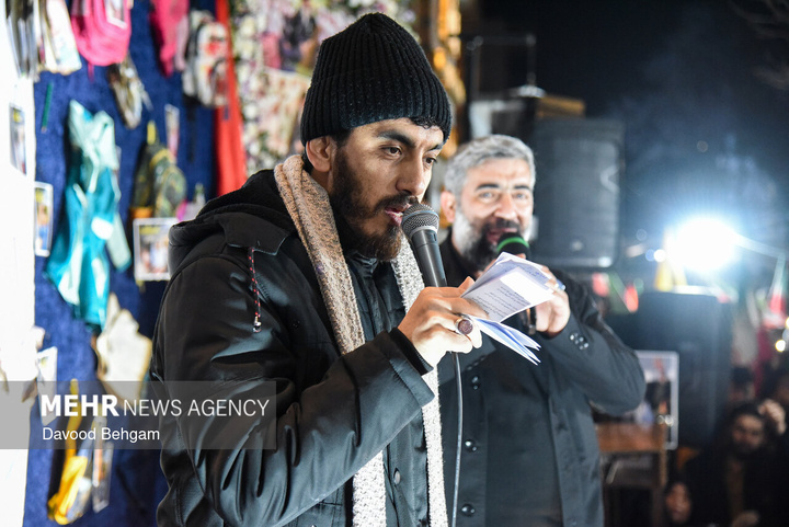 اجتماع شبانه مشهدی‌ها در بیعت با رهبر انقلاب