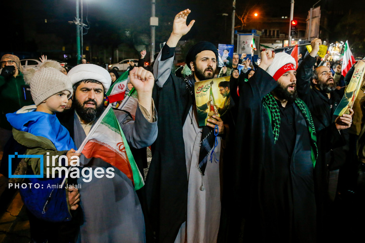 سوگواری برای رهبر شهید و بیعت با رهبر جدید در فلکه دوم تهرانپارس