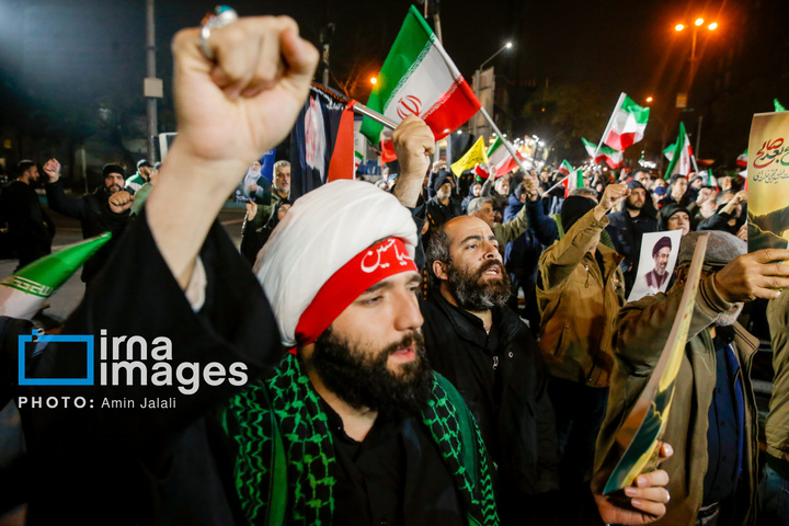 سوگواری برای رهبر شهید و بیعت با رهبر جدید در فلکه دوم تهرانپارس