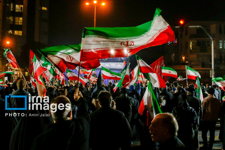 سوگواری برای رهبر شهید و بیعت با رهبر جدید در فلکه دوم تهرانپارس