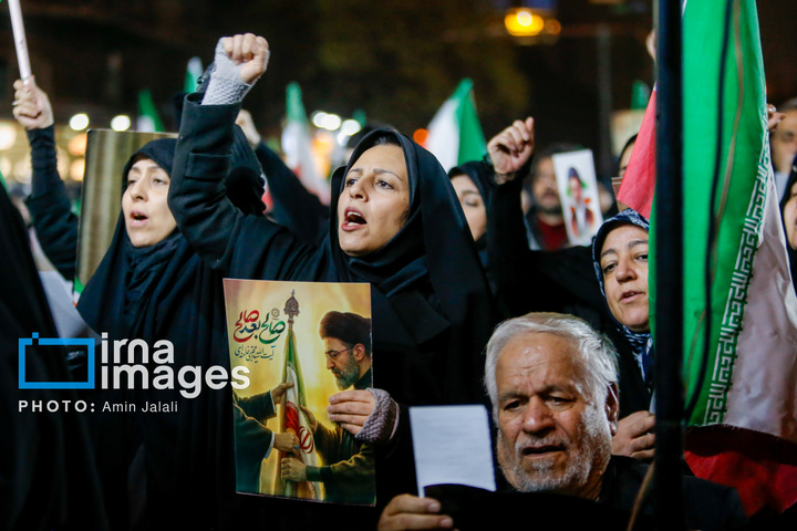 سوگواری برای رهبر شهید و بیعت با رهبر جدید در فلکه دوم تهرانپارس