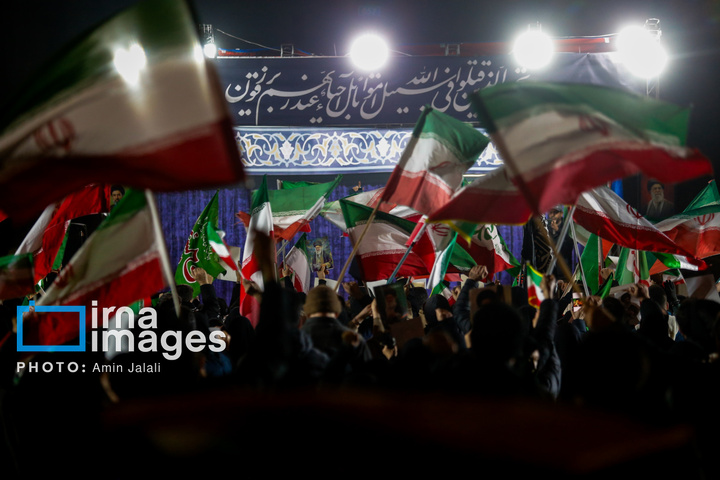 سوگواری برای رهبر شهید و بیعت با رهبر جدید در فلکه دوم تهرانپارس