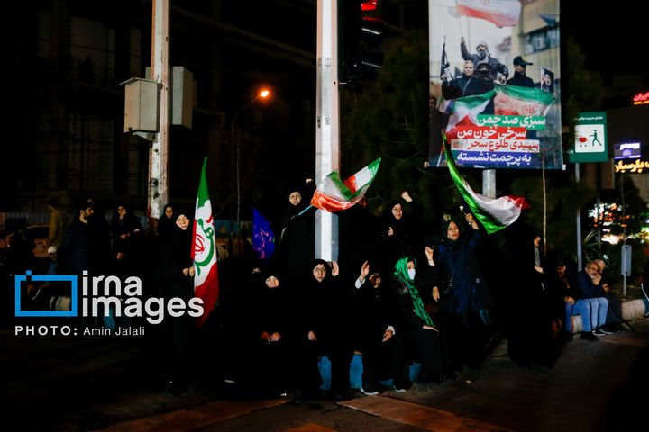 سوگواری برای رهبر شهید و بیعت با رهبر جدید در فلکه دوم تهرانپارس