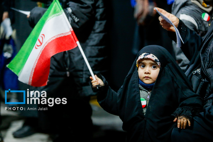 سوگواری برای رهبر شهید و بیعت با رهبر جدید در فلکه دوم تهرانپارس