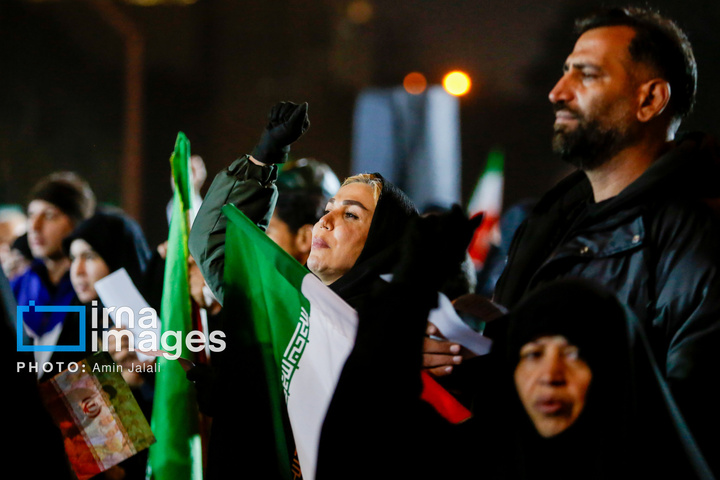 سوگواری برای رهبر شهید و بیعت با رهبر جدید در فلکه دوم تهرانپارس