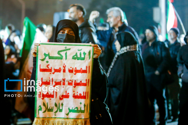 سوگواری برای رهبر شهید و بیعت با رهبر جدید در فلکه دوم تهرانپارس