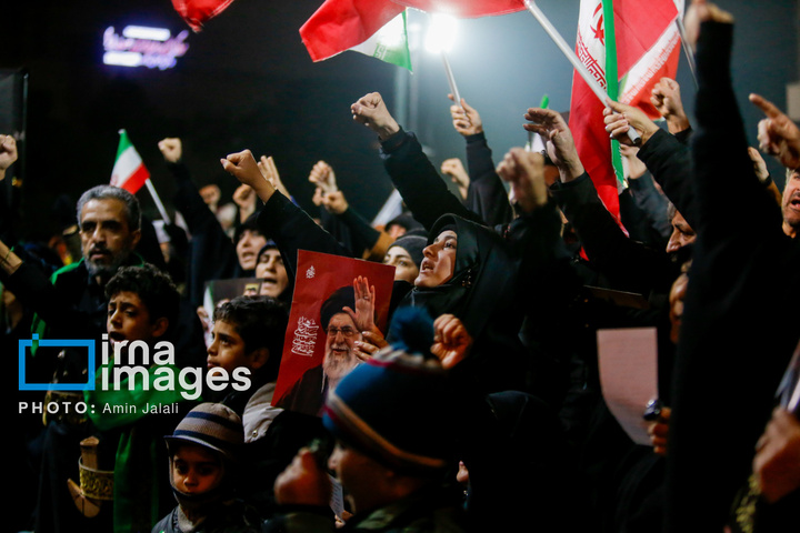 سوگواری برای رهبر شهید و بیعت با رهبر جدید در فلکه دوم تهرانپارس